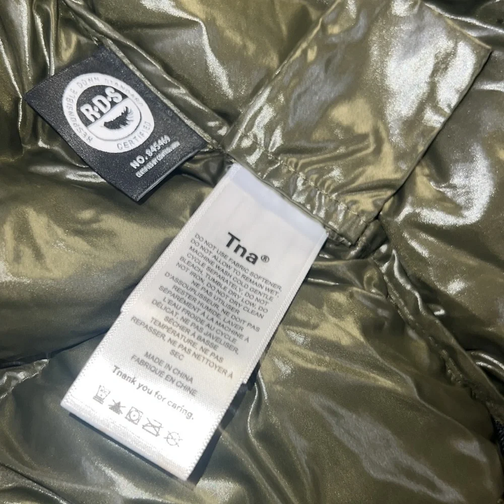 Aritzia TNA Shiny Olive Green Puffer Jacket - Picture 7 of 9